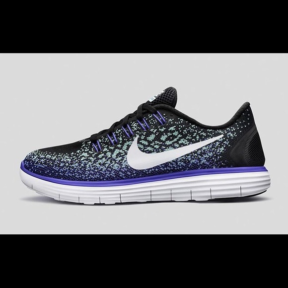 Nike Shoes - Women’s Nike Free RN Distance